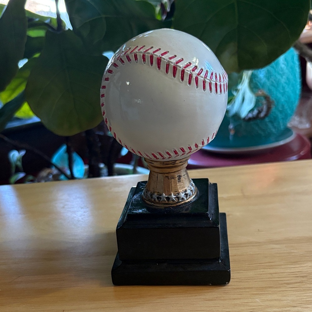 ⚾️ Home Run Style! Decorative Baseball Pedestal Trophy ⚾️